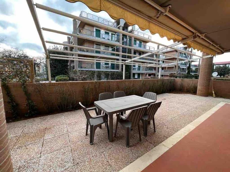 Appartamento Tranquillo Con Patio E Piscina La Caduta Eksteriør billede